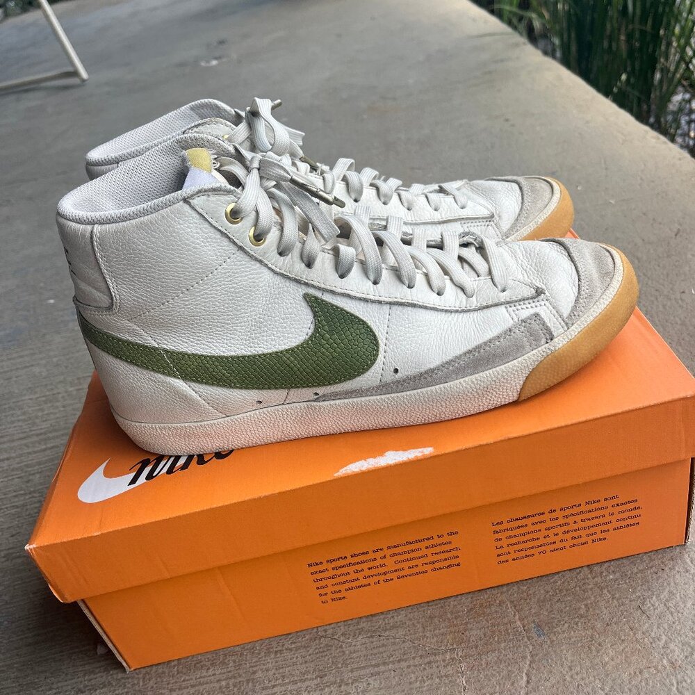 Men's Nike Blazer Mid '77 Vnt size 10 - Asparagus/Bone
